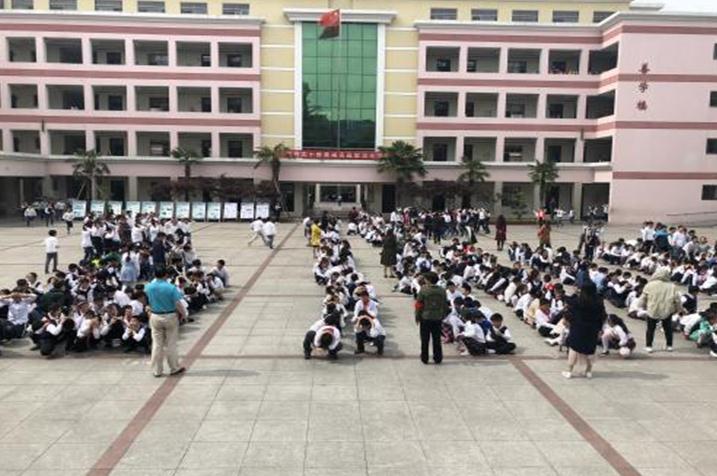 句容市实验小学地震现场演习应急避难疏散